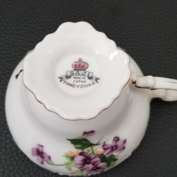 Saji Fancy China Gold Rim Teacup & Saucer w/Gold Scalloped Rim - Picture 10 of 10